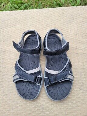 Keen Sandals Size 8